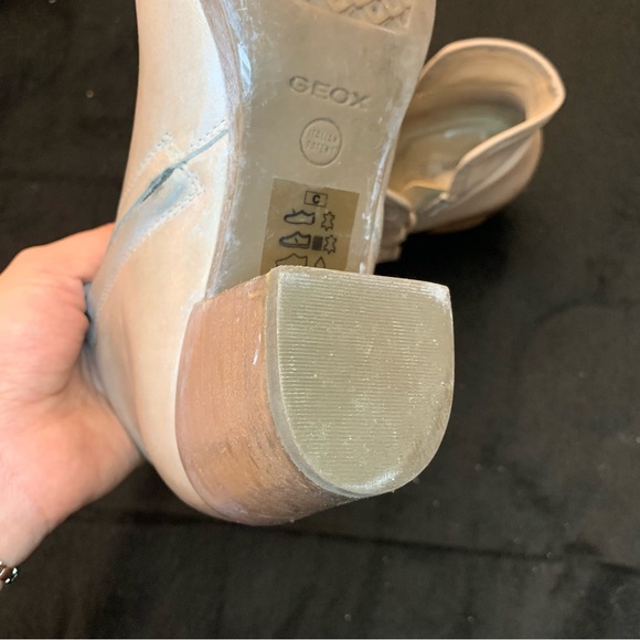Geox cream color boots sz7 - Picture 2 of 10
